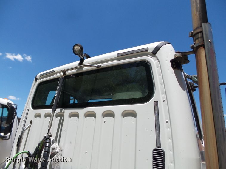 image for item DH3785 2009 Freightliner Business Class M2  semi truck