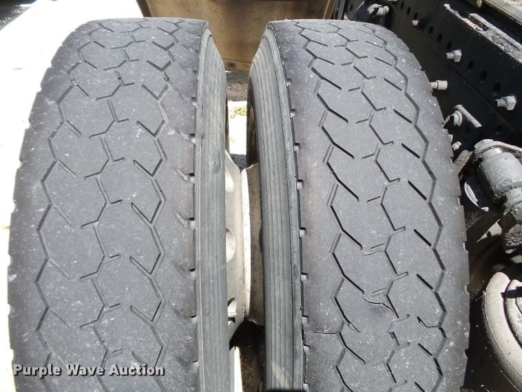 image for item DH3785 2009 Freightliner Business Class M2  semi truck