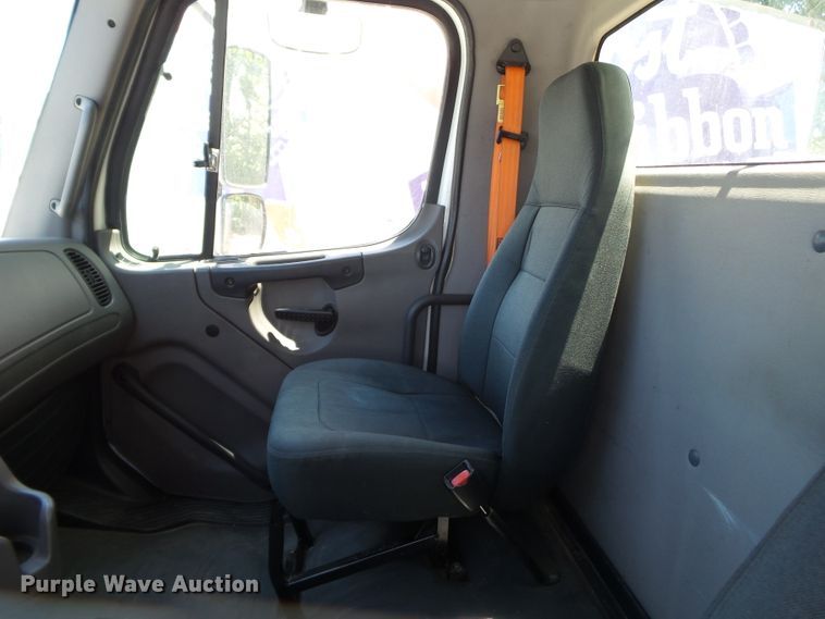 image for item DH3785 2009 Freightliner Business Class M2  semi truck