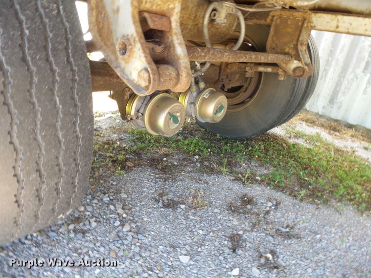 image for item DH3786 1985 dry van trailer