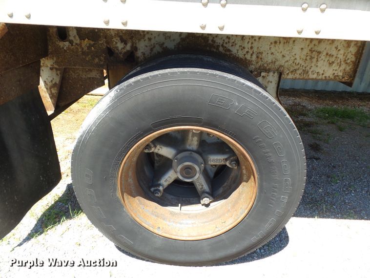 image for item DH3786 1985 dry van trailer