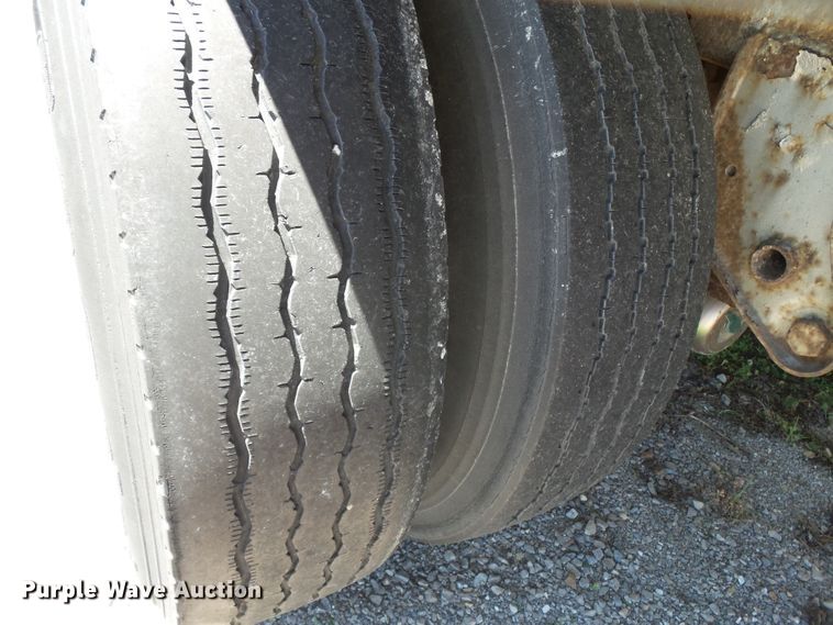 image for item DH3786 1985 dry van trailer