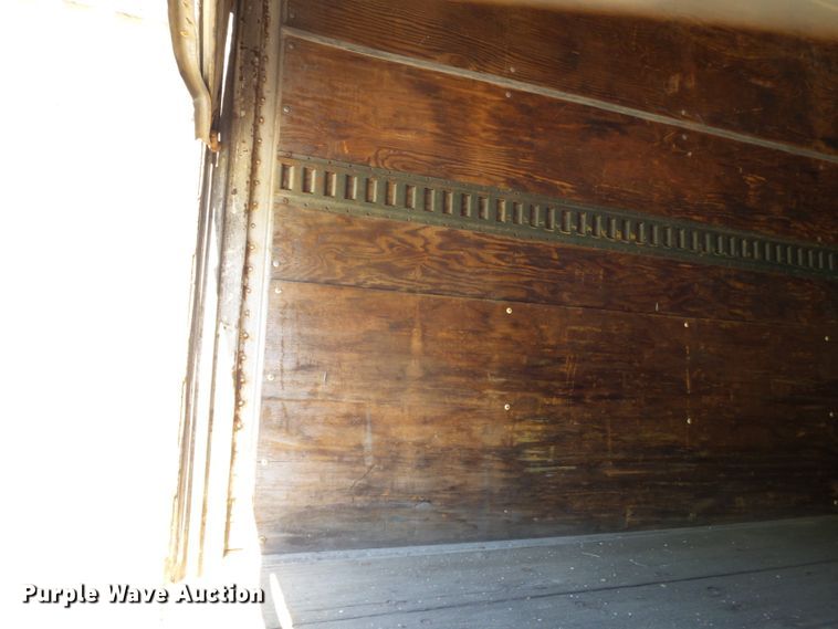 image for item DH3786 1985 dry van trailer