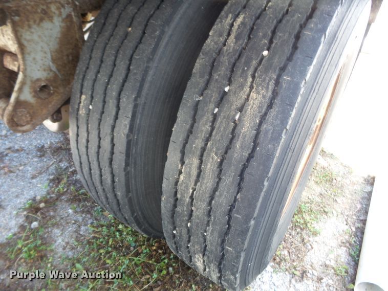 image for item DH3786 1985 dry van trailer