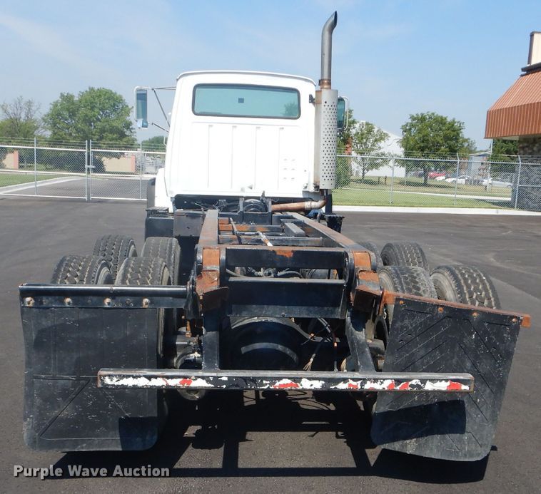 image for item DH4463 1996 Ford L9000  truck cab and chassis