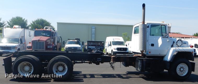 image for item DH4463 1996 Ford L9000  truck cab and chassis