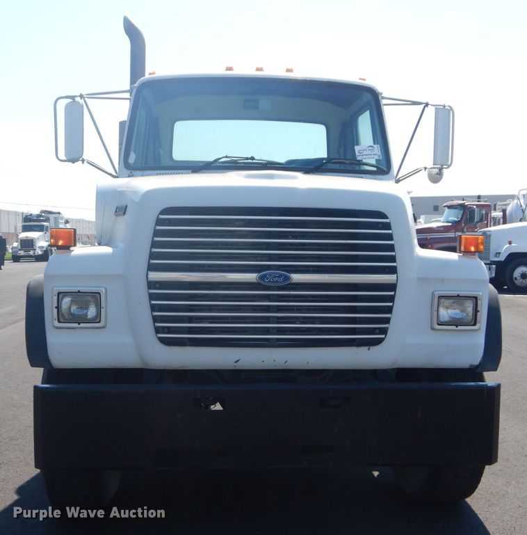 image for item DH4463 1996 Ford L9000  truck cab and chassis