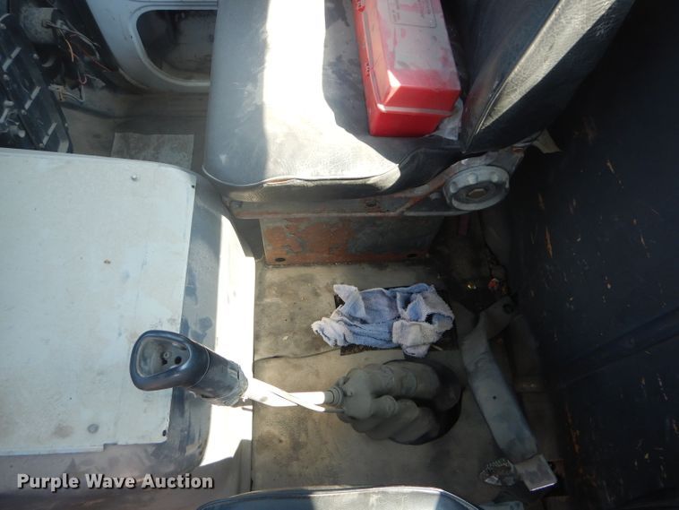 image for item DH4463 1996 Ford L9000  truck cab and chassis