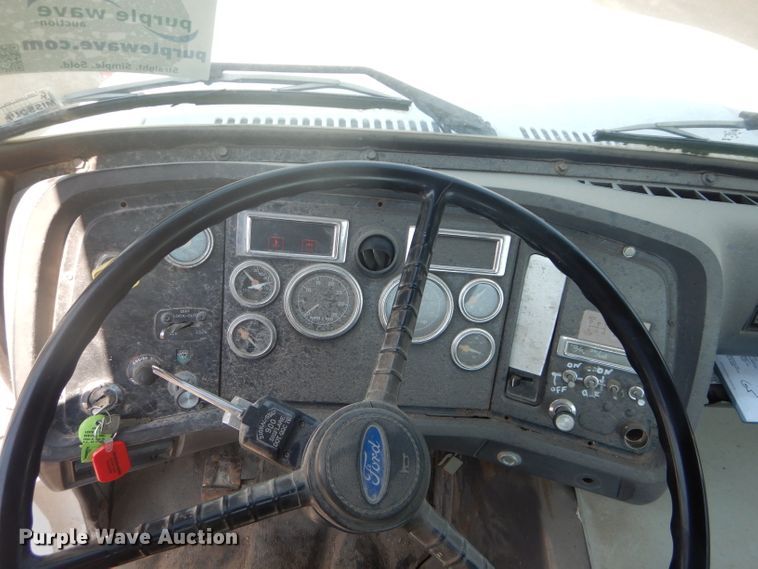 image for item DH4463 1996 Ford L9000  truck cab and chassis