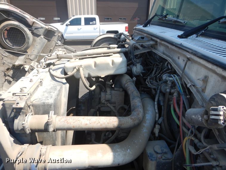 image for item DH4463 1996 Ford L9000  truck cab and chassis