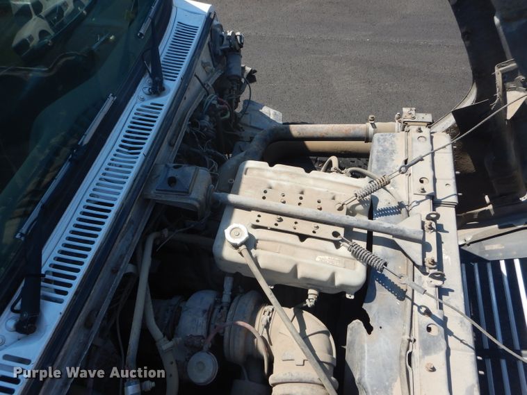 image for item DH4463 1996 Ford L9000  truck cab and chassis