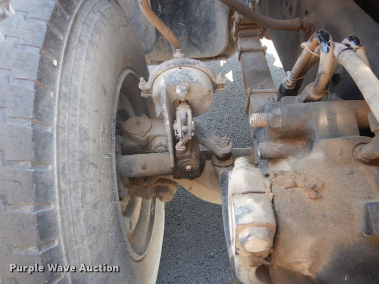 image for item DH4463 1996 Ford L9000  truck cab and chassis