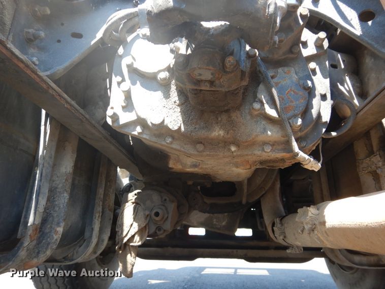 image for item DH4463 1996 Ford L9000  truck cab and chassis