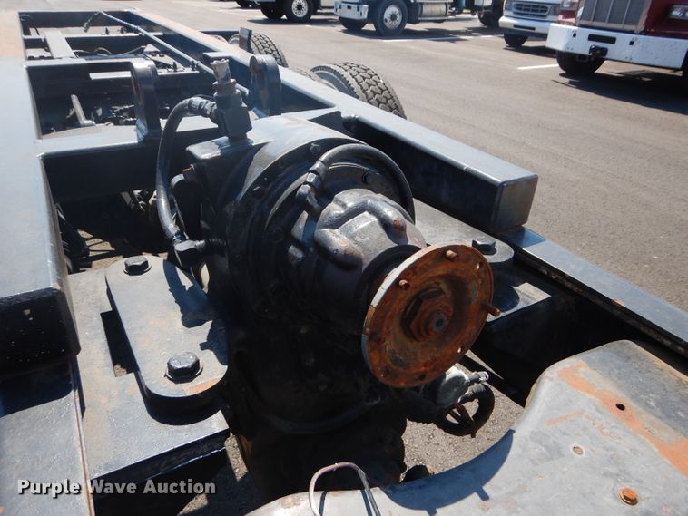 image for item DH4463 1996 Ford L9000  truck cab and chassis