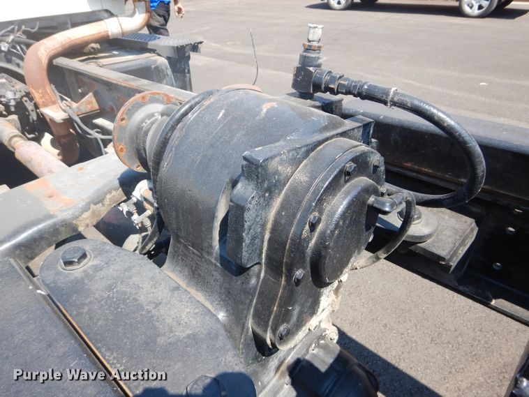 image for item DH4463 1996 Ford L9000  truck cab and chassis