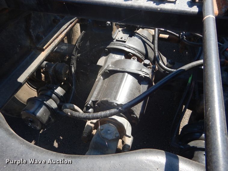 image for item DH4463 1996 Ford L9000  truck cab and chassis