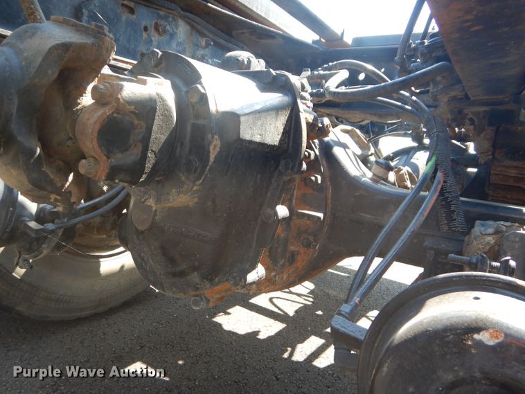 image for item DH4463 1996 Ford L9000  truck cab and chassis