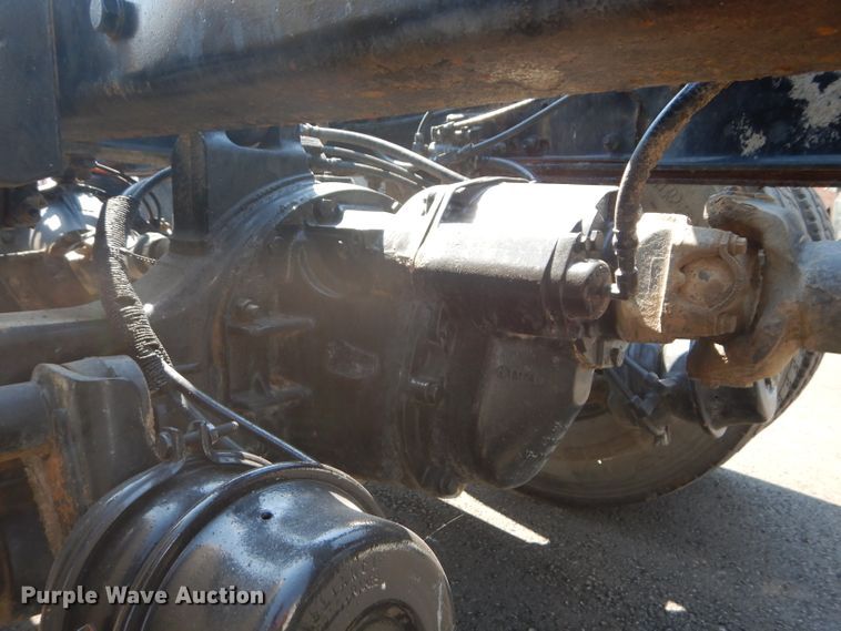 image for item DH4463 1996 Ford L9000  truck cab and chassis