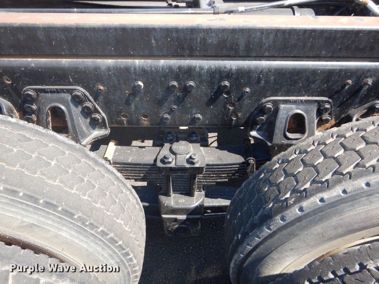 image for item DH4463 1996 Ford L9000  truck cab and chassis