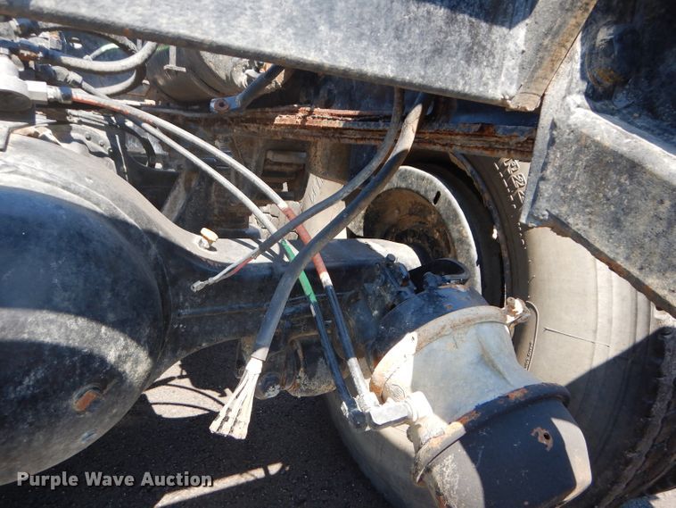 image for item DH4463 1996 Ford L9000  truck cab and chassis