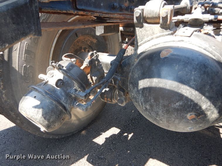 image for item DH4463 1996 Ford L9000  truck cab and chassis