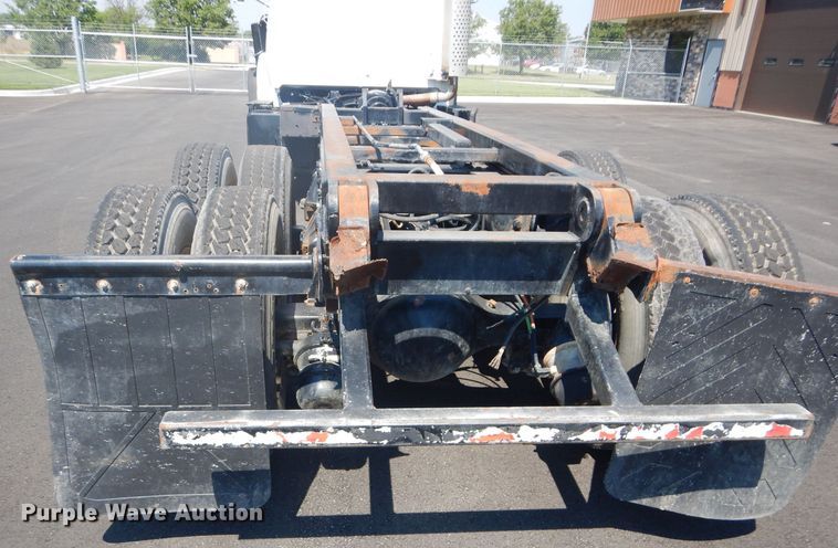image for item DH4463 1996 Ford L9000  truck cab and chassis
