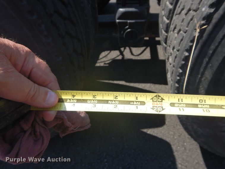 image for item DH4463 1996 Ford L9000  truck cab and chassis