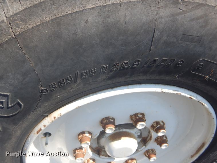 image for item DH4463 1996 Ford L9000  truck cab and chassis