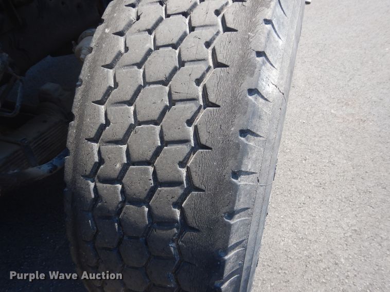 image for item DH4463 1996 Ford L9000  truck cab and chassis