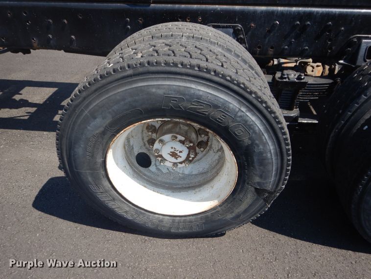 image for item DH4463 1996 Ford L9000  truck cab and chassis