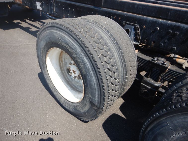image for item DH4463 1996 Ford L9000  truck cab and chassis