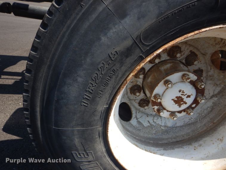 image for item DH4463 1996 Ford L9000  truck cab and chassis