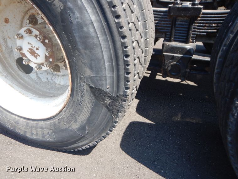 image for item DH4463 1996 Ford L9000  truck cab and chassis