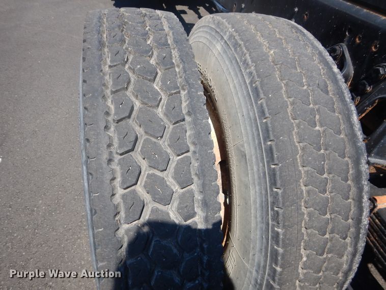 image for item DH4463 1996 Ford L9000  truck cab and chassis