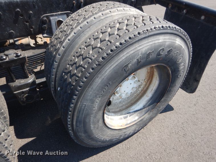 image for item DH4463 1996 Ford L9000  truck cab and chassis