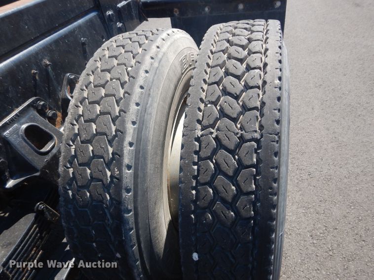 image for item DH4463 1996 Ford L9000  truck cab and chassis