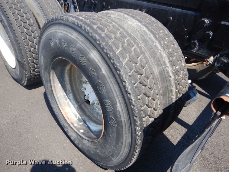 image for item DH4463 1996 Ford L9000  truck cab and chassis