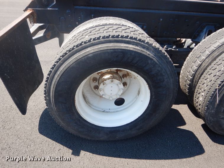 image for item DH4463 1996 Ford L9000  truck cab and chassis