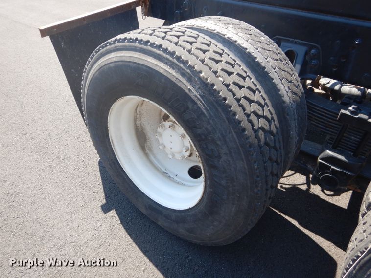 image for item DH4463 1996 Ford L9000  truck cab and chassis