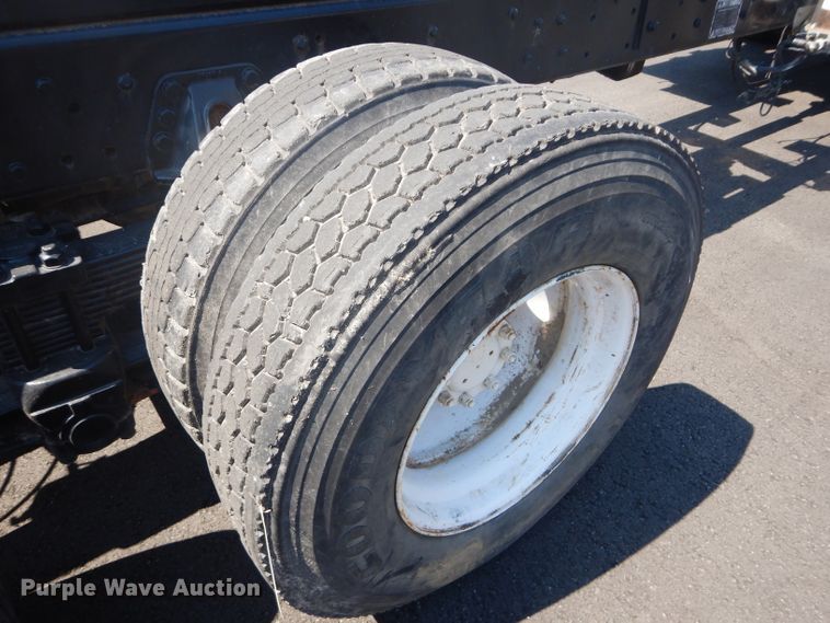 image for item DH4463 1996 Ford L9000  truck cab and chassis