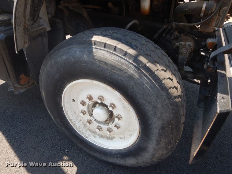 image for item DH4463 1996 Ford L9000  truck cab and chassis