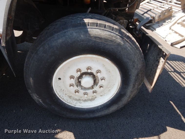 image for item DH4463 1996 Ford L9000  truck cab and chassis