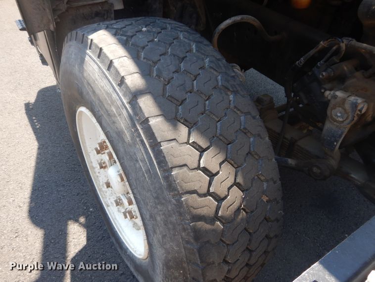 image for item DH4463 1996 Ford L9000  truck cab and chassis