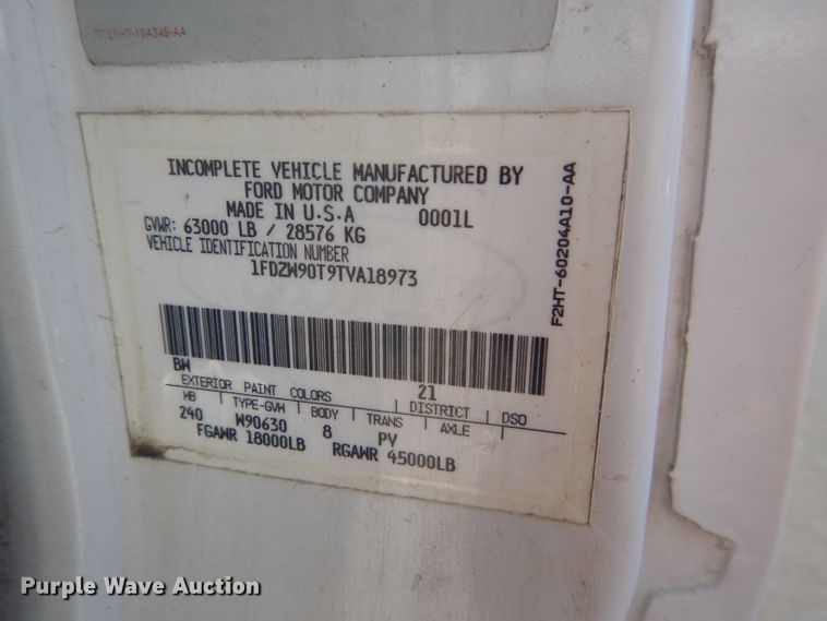 image for item DH4463 1996 Ford L9000  truck cab and chassis