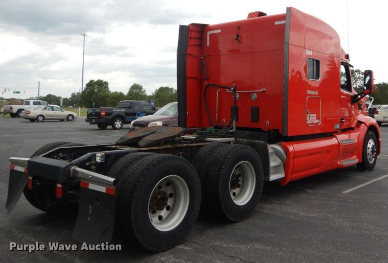 image for item DH5111 2015 Peterbilt 579  semi truck