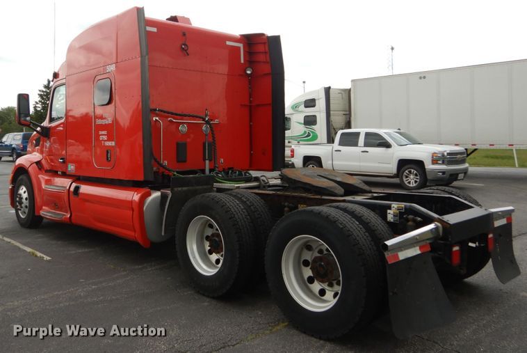 image for item DH5111 2015 Peterbilt 579  semi truck
