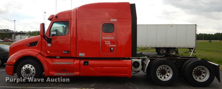 image for item DH5111 2015 Peterbilt 579  semi truck