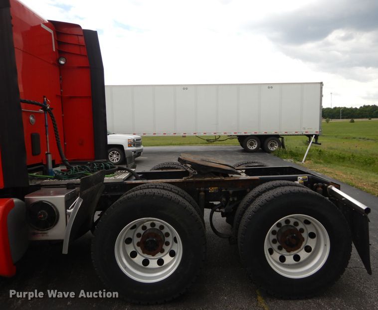 image for item DH5111 2015 Peterbilt 579  semi truck