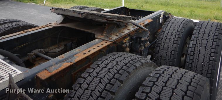 image for item DH5111 2015 Peterbilt 579  semi truck