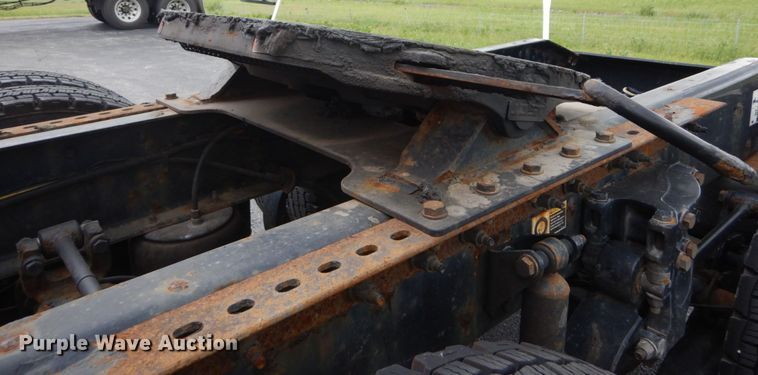 image for item DH5111 2015 Peterbilt 579  semi truck